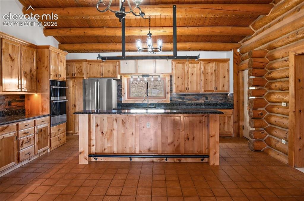 Image 8 of 50: Kitchen