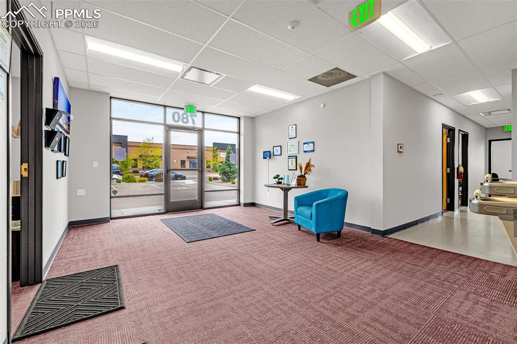 Image 5 of 29: Lobby