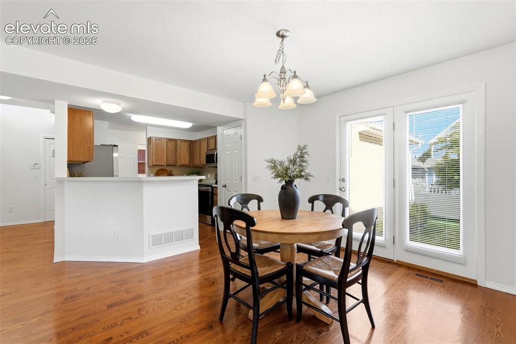 Image 11 of 48: Dining Area