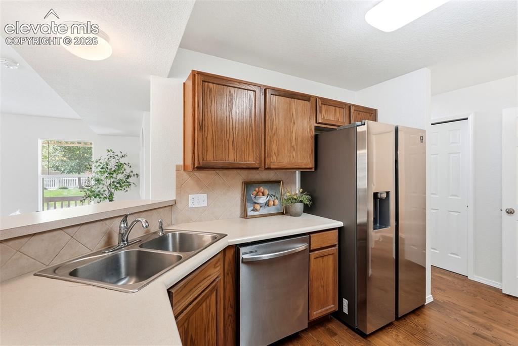 Image 15 of 48: Kitchen