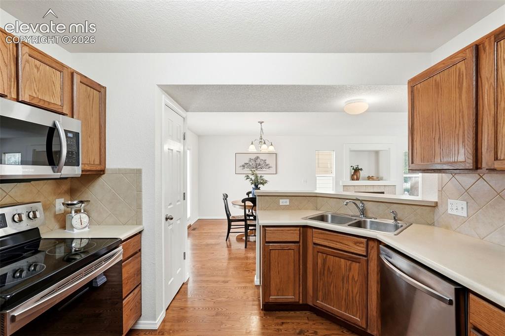 Image 17 of 48: Kitchen