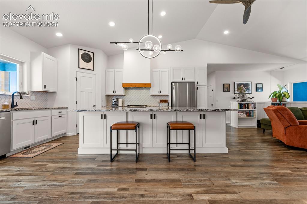 Image 11 of 34: Kitchen