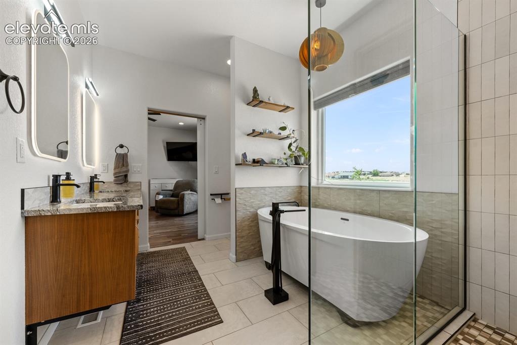 Image 15 of 34: Bathroom