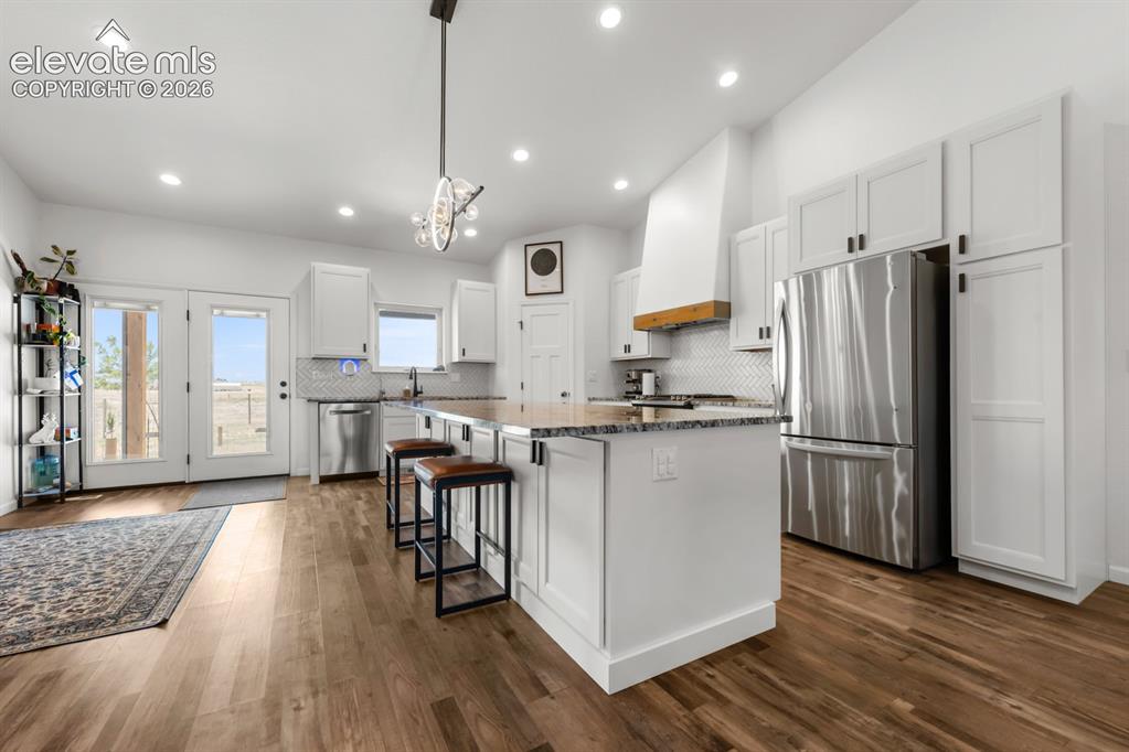 Image 8 of 34: Kitchen