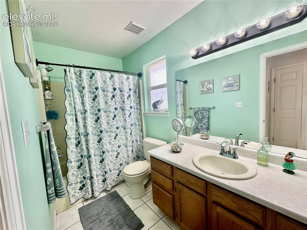 Image 14 of 29: Bathroom