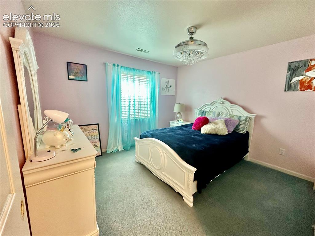 Image 19 of 29: Bedroom