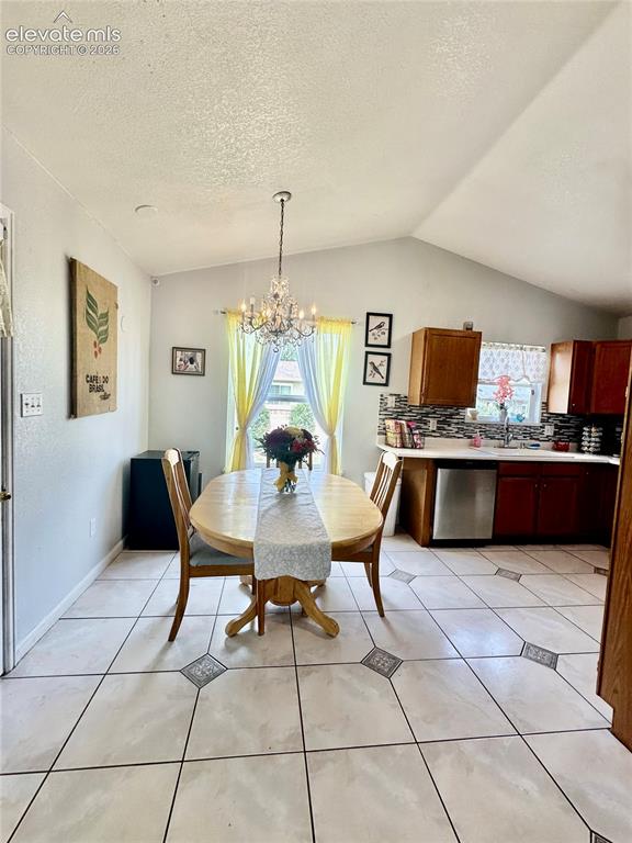 Image 7 of 29: Dining Area