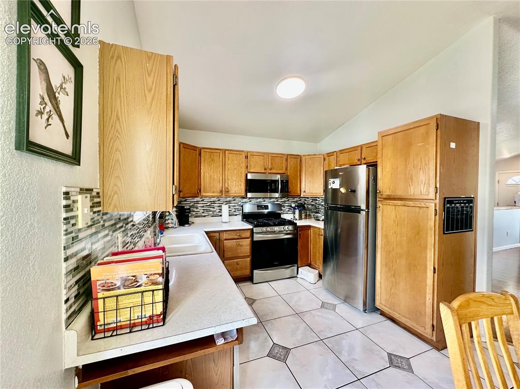Image 9 of 29: Kitchen