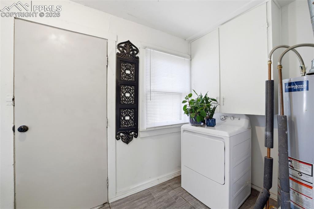 Image 14 of 25: Laundry