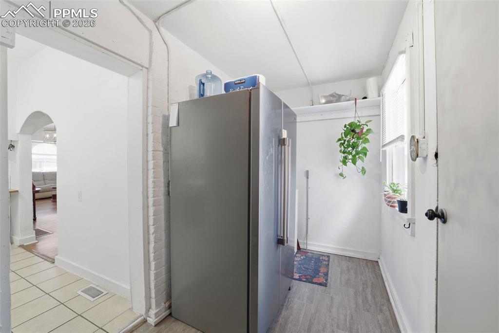 Image 15 of 25: Kitchen