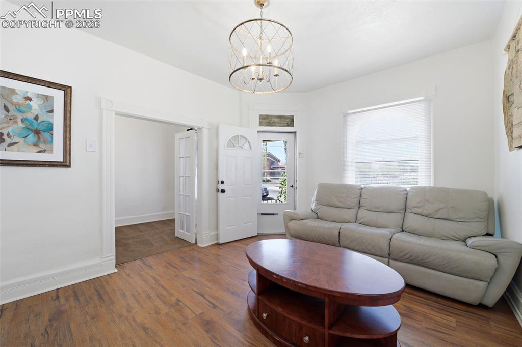 Image 4 of 25: Living Room