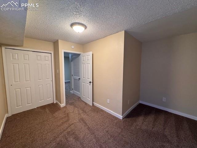 Image 25 of 28: Bedroom