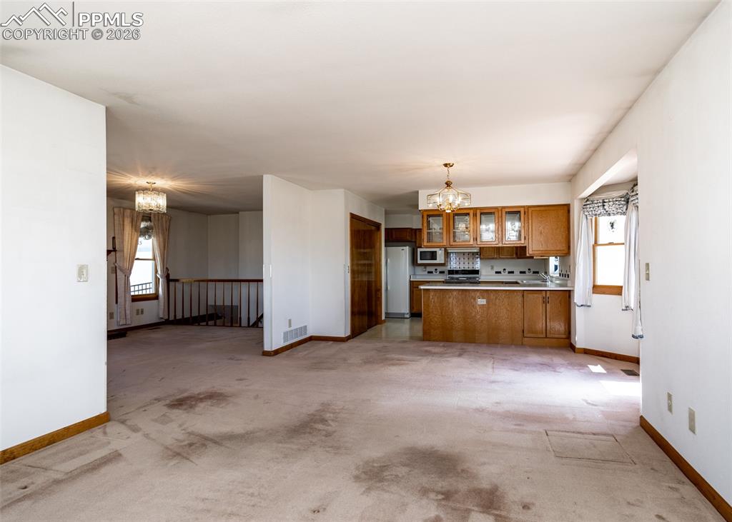 Image 11 of 50: Kitchen