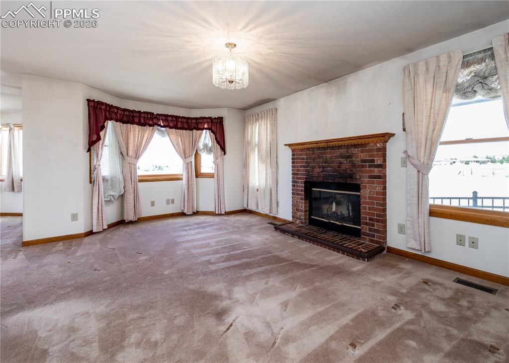 Image 24 of 50: Living Room