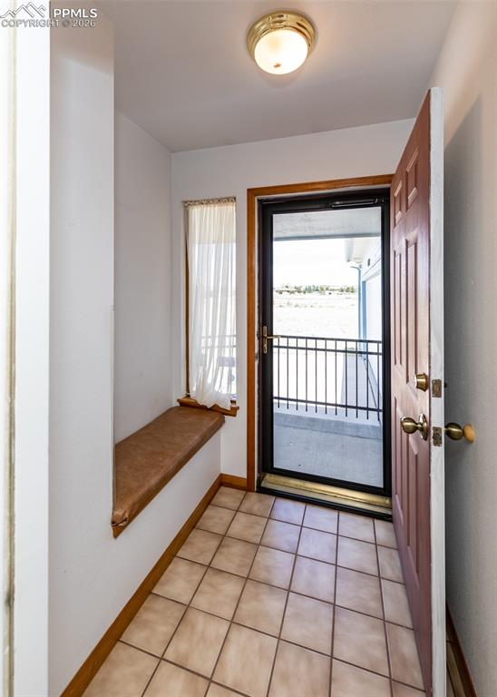 Image 4 of 50: Entry