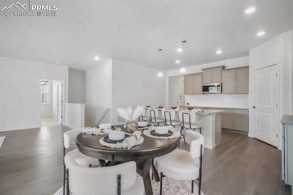 Image 12 of 50: Dining Area