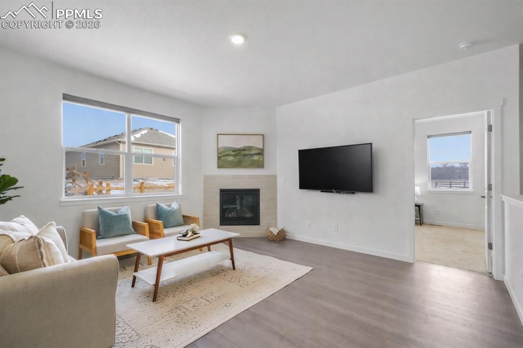 Image 16 of 50: Living Room