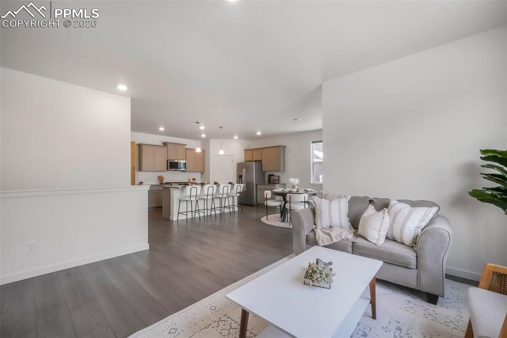 Image 19 of 50: Living Room