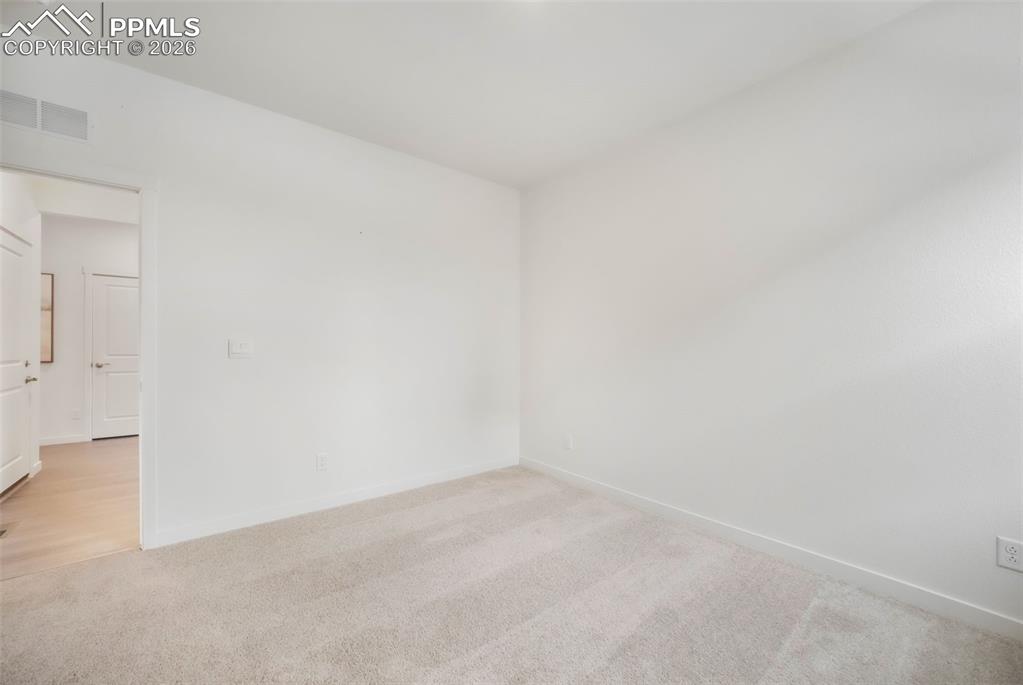 Image 30 of 50: Bedroom