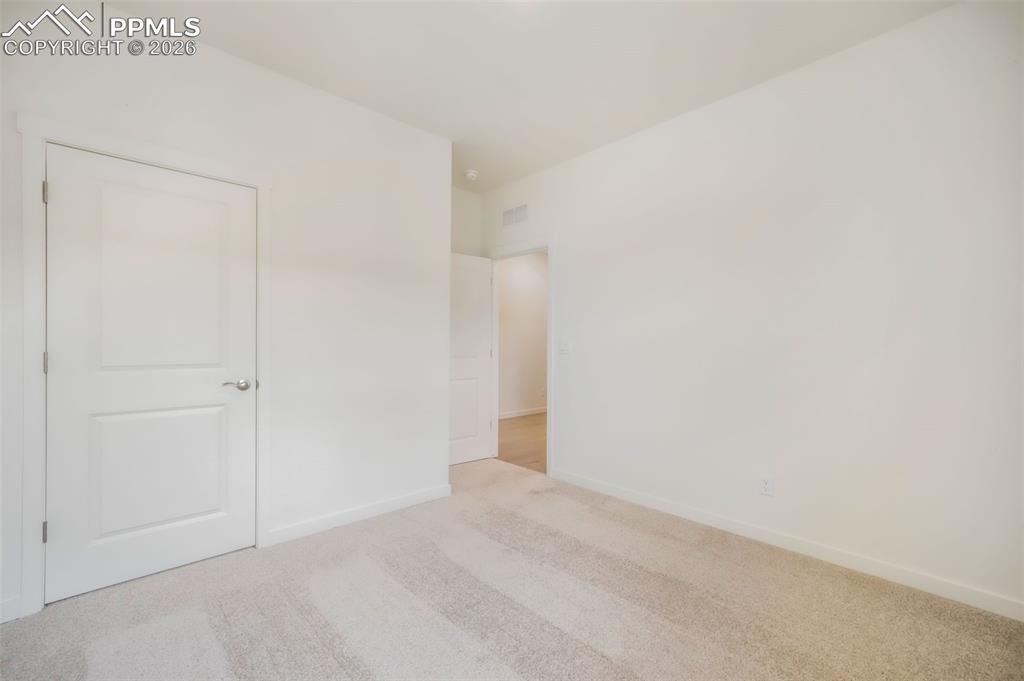 Image 31 of 50: Bedroom