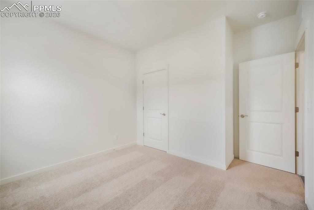 Image 34 of 50: Bedroom