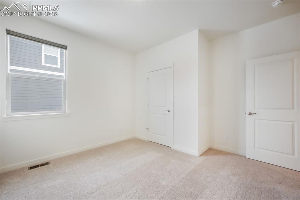 Image 35 of 50: Bedroom