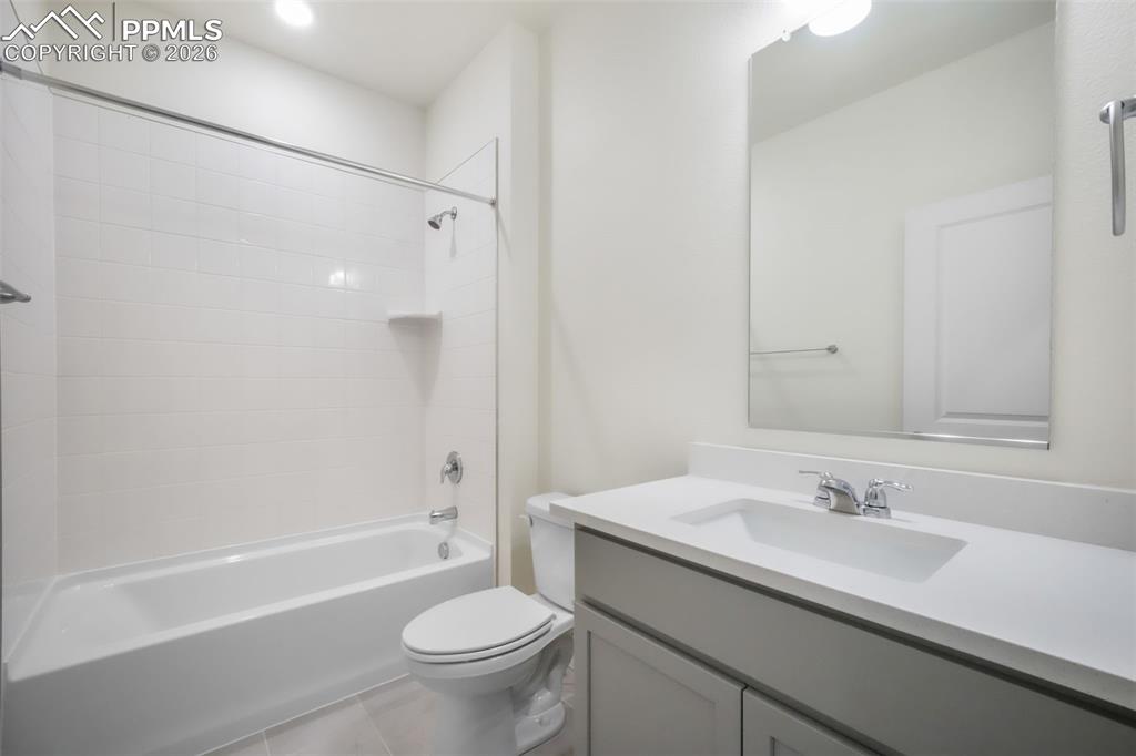 Image 36 of 50: Bathroom