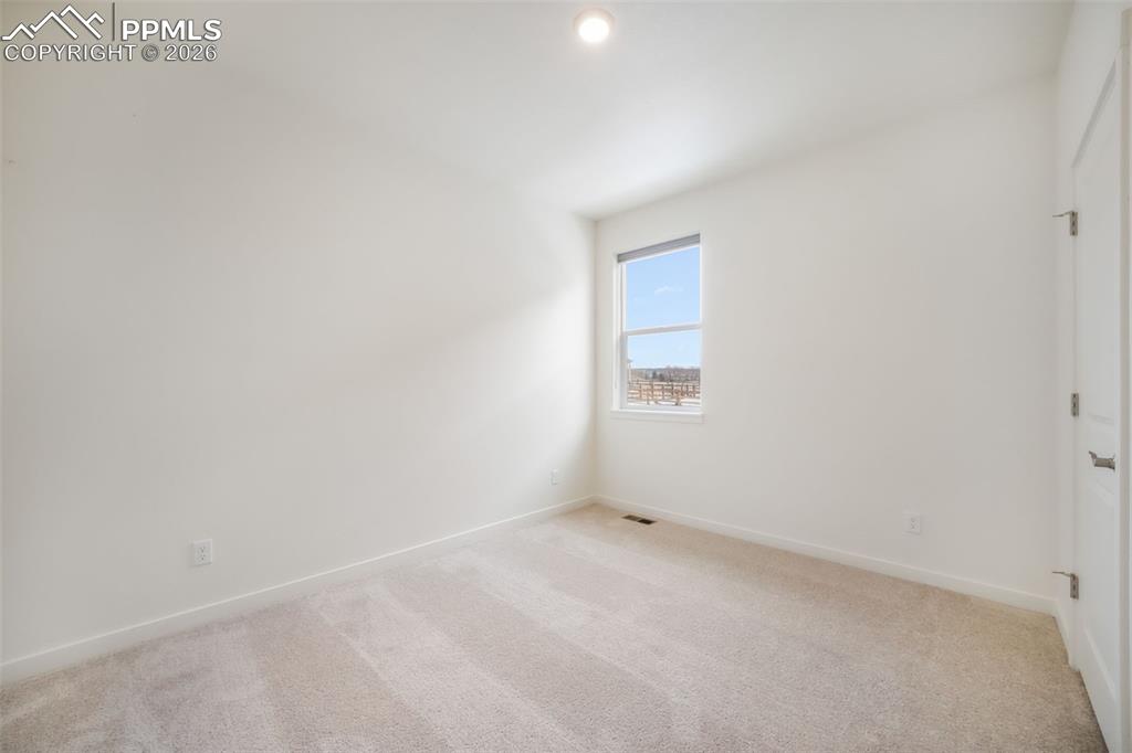 Image 37 of 50: Bedroom