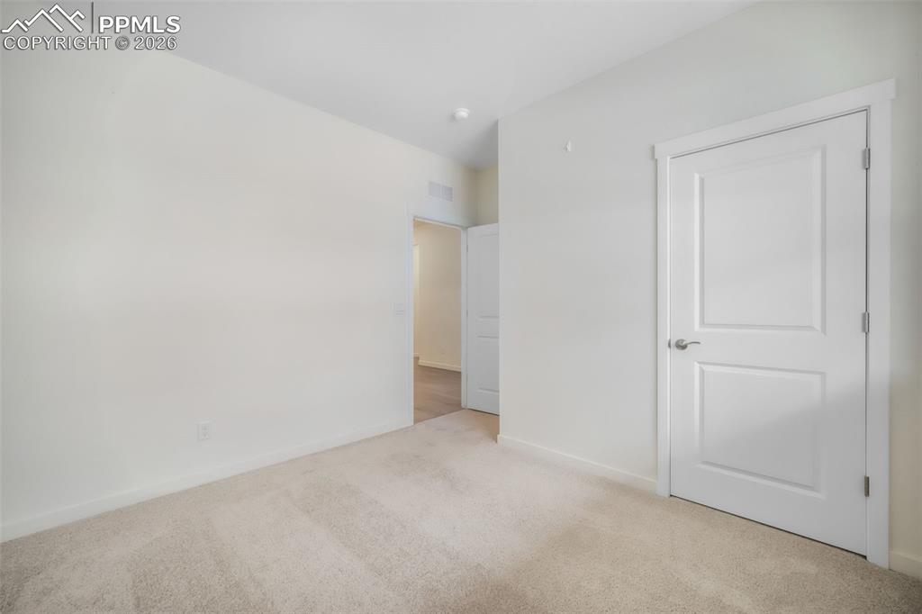 Image 38 of 50: Bedroom