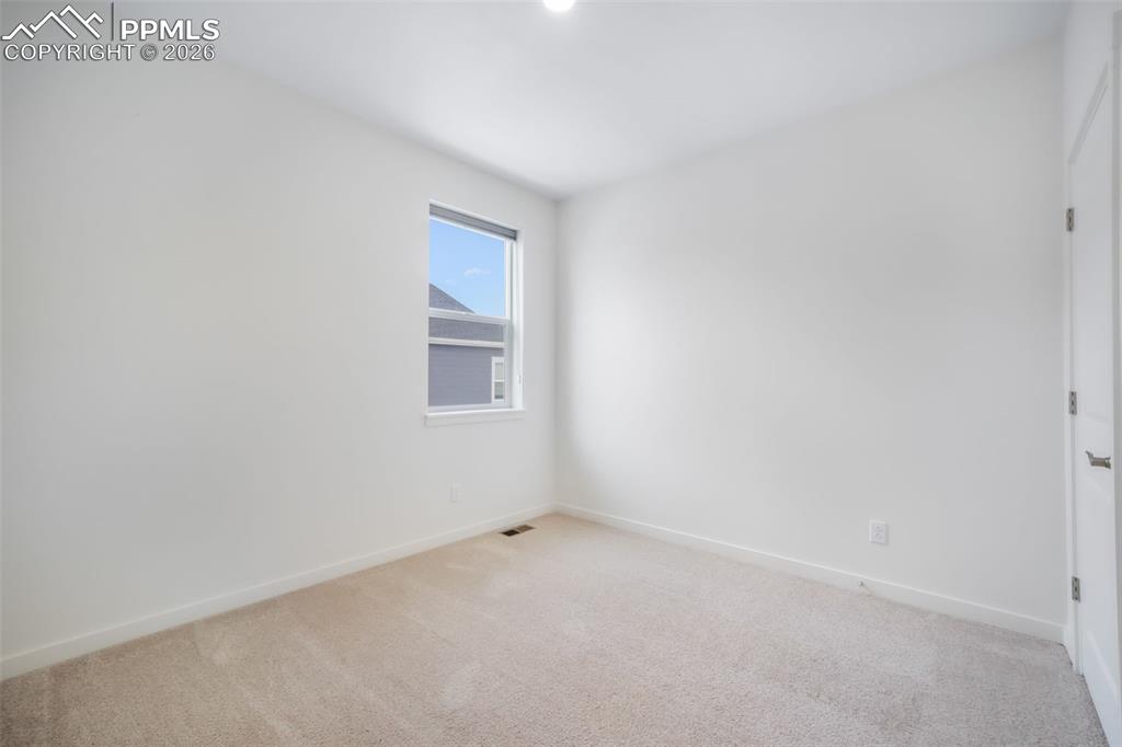 Image 39 of 50: Bedroom