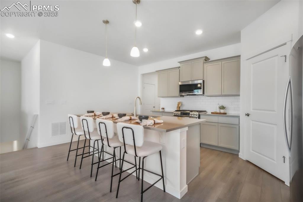 Image 5 of 50: Kitchen