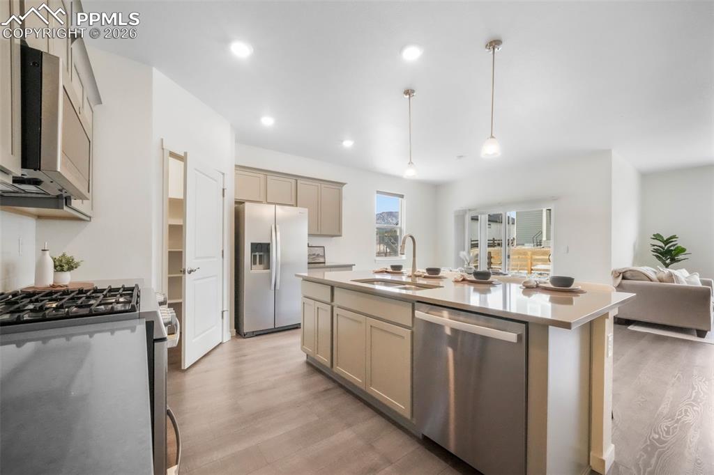 Image 6 of 50: Kitchen