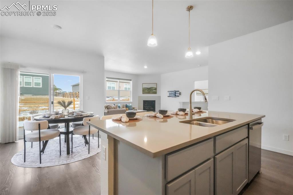 Image 8 of 50: Kitchen