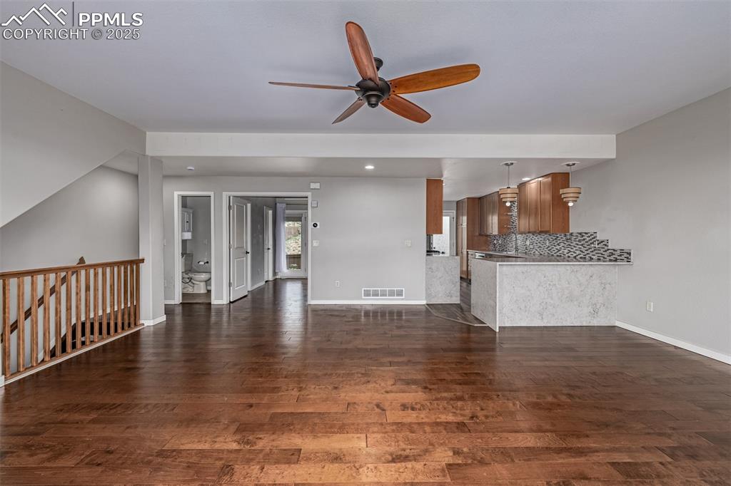 Image 10 of 50: Living Room