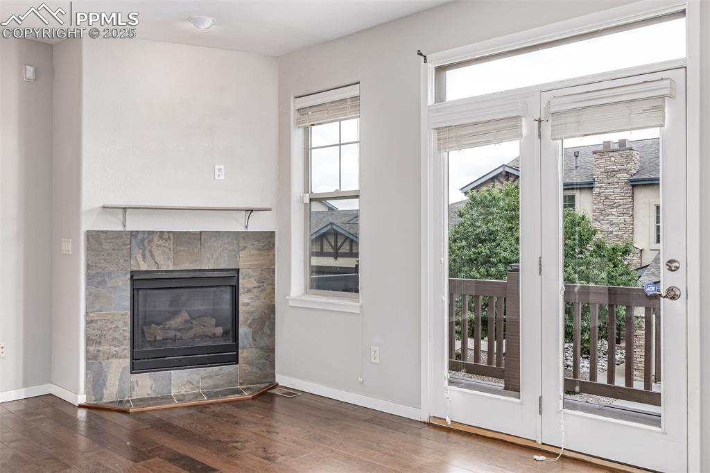 Image 12 of 50: Living Room