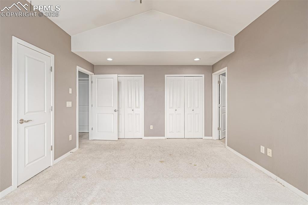 Image 20 of 50: Bedroom