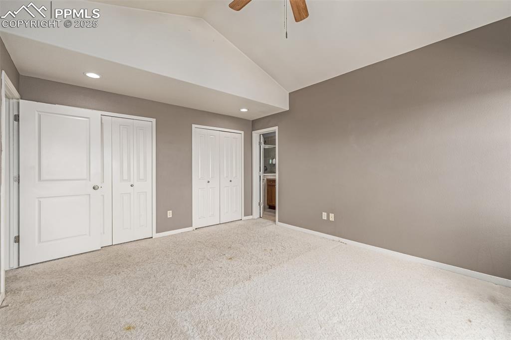 Image 22 of 50: Bedroom