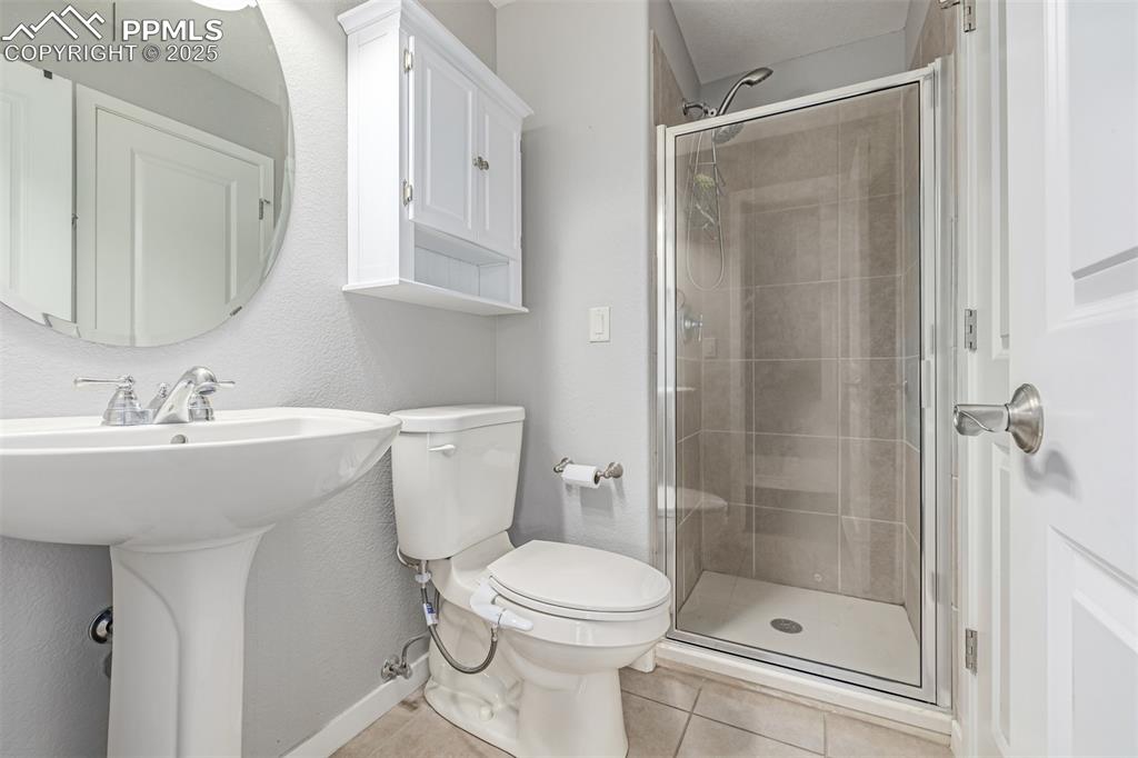 Image 27 of 50: Bathroom