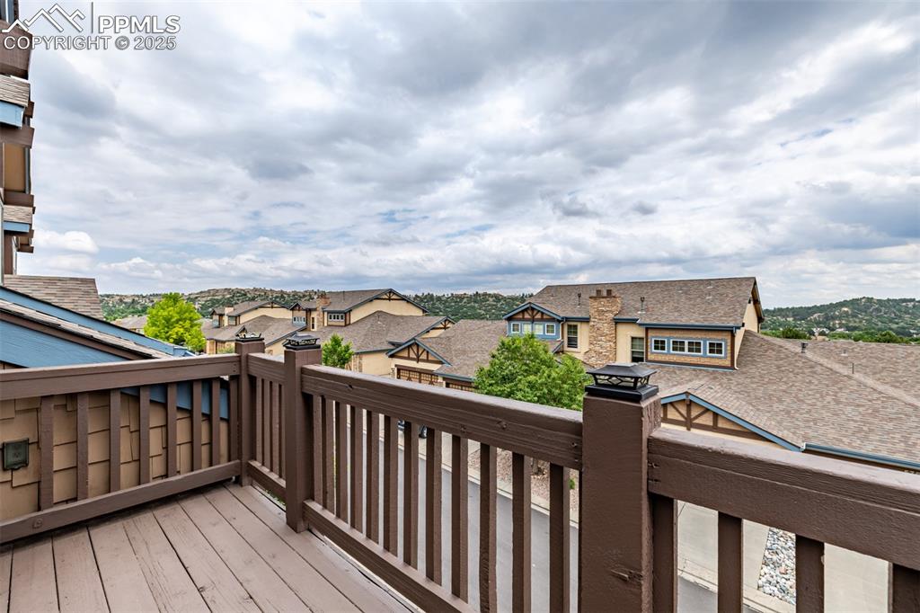 Image 39 of 50: Deck