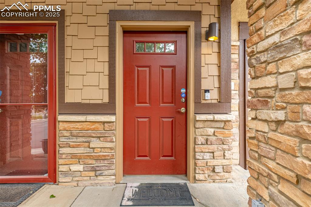 Image 4 of 50: Entry