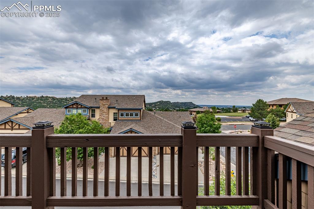 Image 41 of 50: Deck