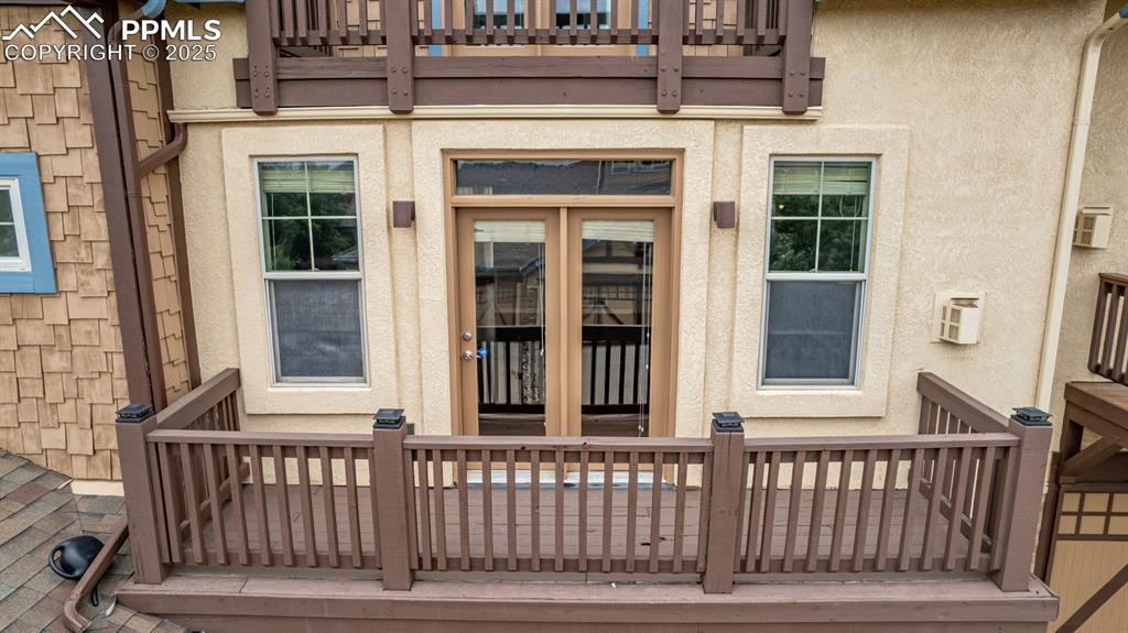 Image 42 of 50: Entry