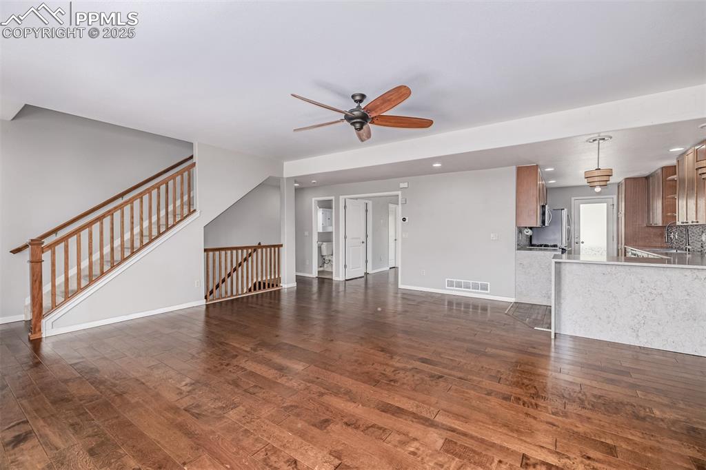 Image 8 of 50: Living Room