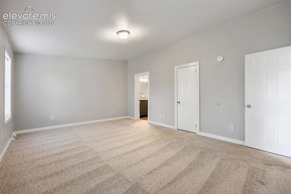 Image 15 of 24: Bedroom