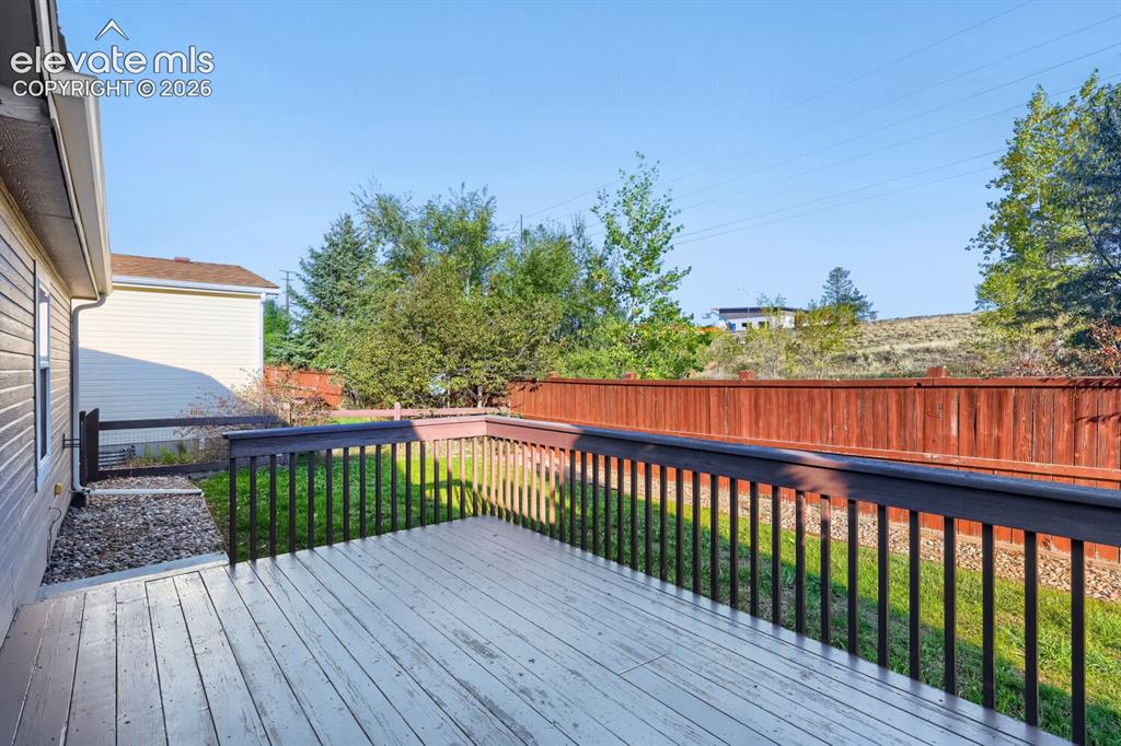 Image 20 of 24: Deck