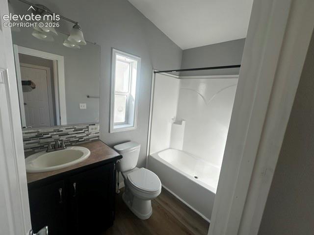 Image 5 of 6: Bathroom