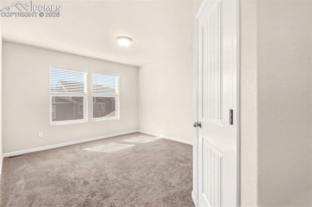 Image 16 of 22: Bedroom