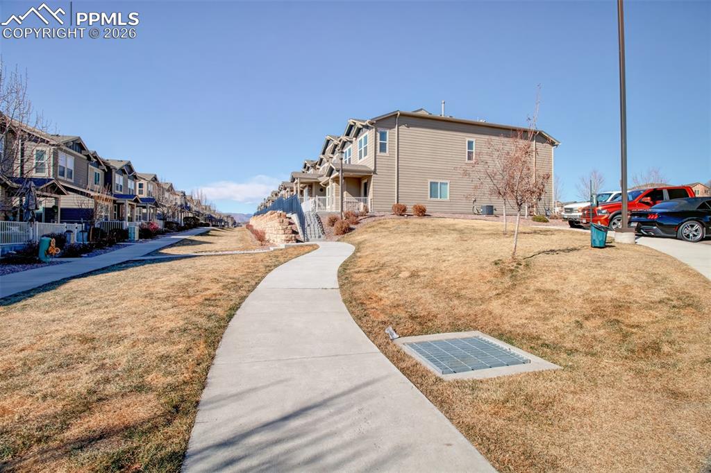 Image 19 of 22: Yard