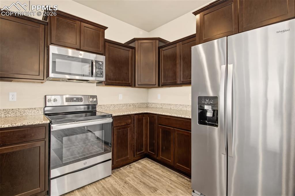 Image 8 of 22: Kitchen