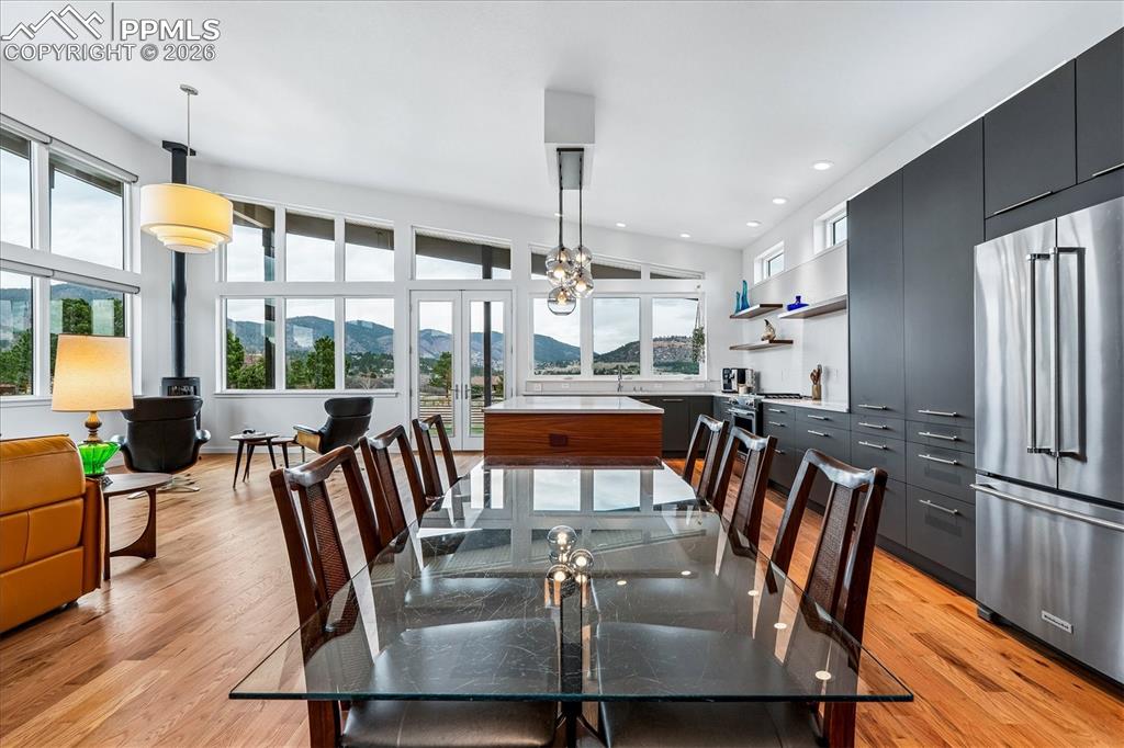 Image 22 of 50: The spacious gourmet kitchen can also be utilized as an eat-in kitchen.